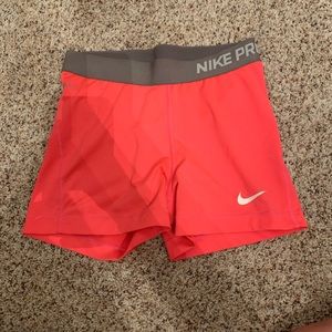 NIKE CORAL SPANDEX SHORTS